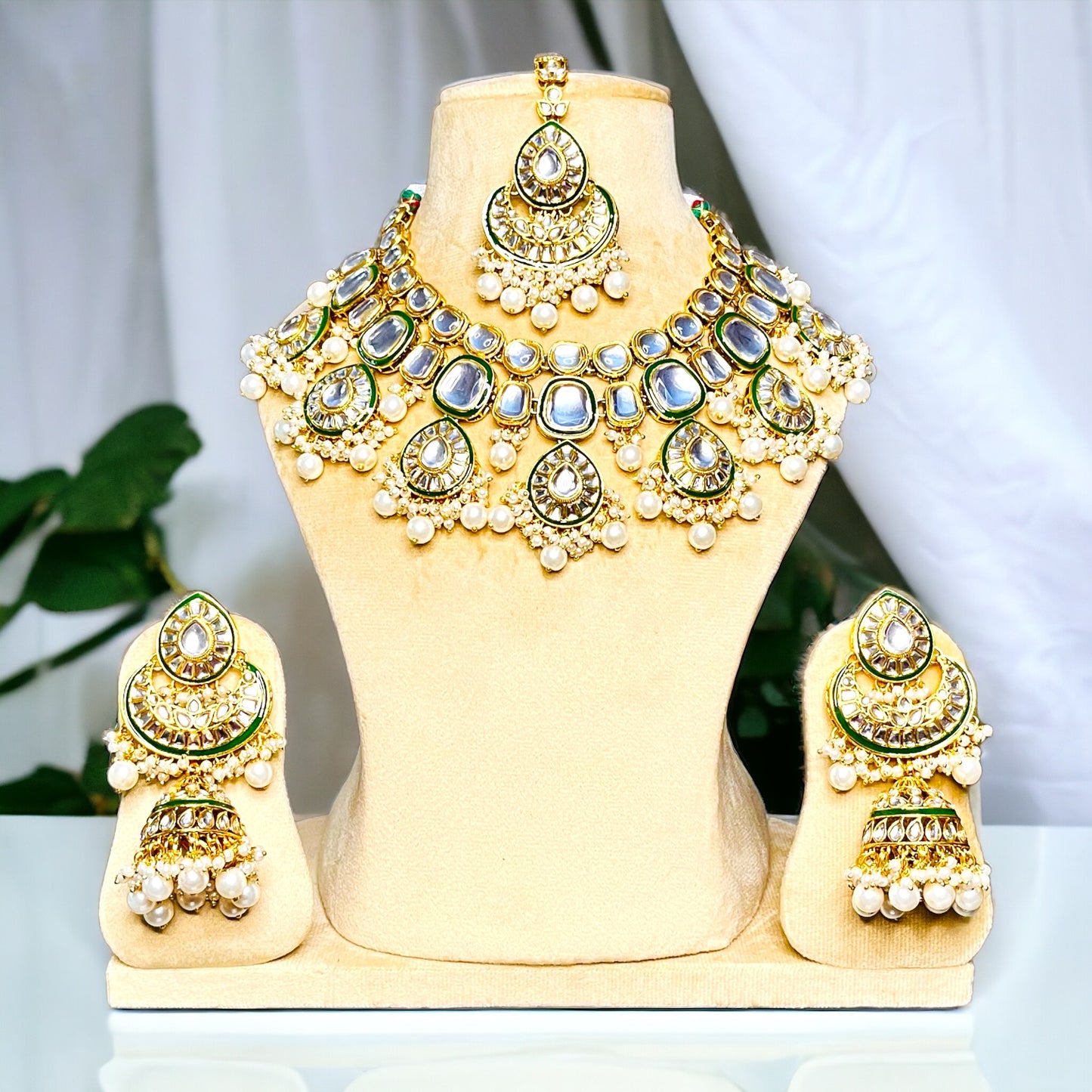 Ivory Bhavya Kundan Necklace